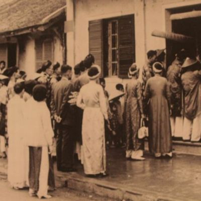 Áo dài cưới thường chung một kiểu dáng