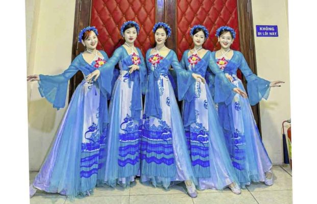 Áo yếm múa văn nghệ màu xanh