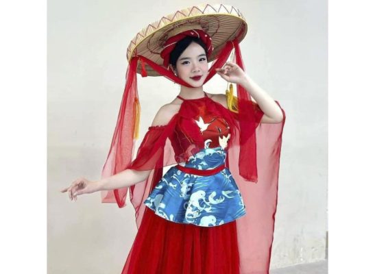 Áo yếm múa văn nghệ