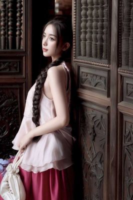 Áo yếm dây cột cổ cách tân