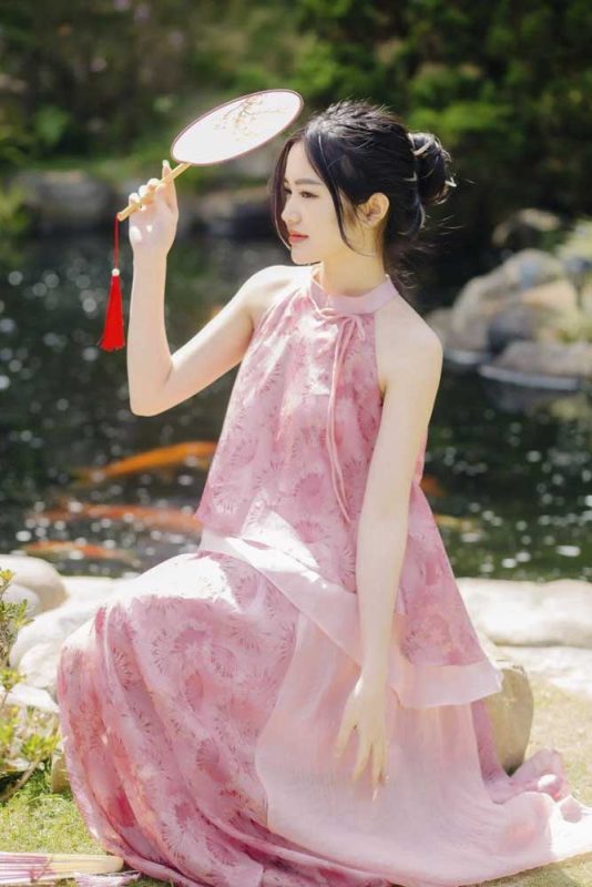 Áo yếm lụa cột dây